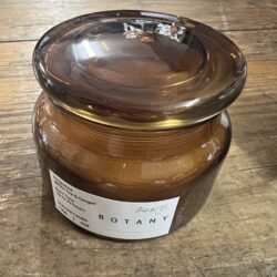 Botany Candle ( White tea & Ginger)