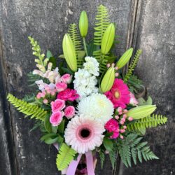 Vase avec des fleurs de saison