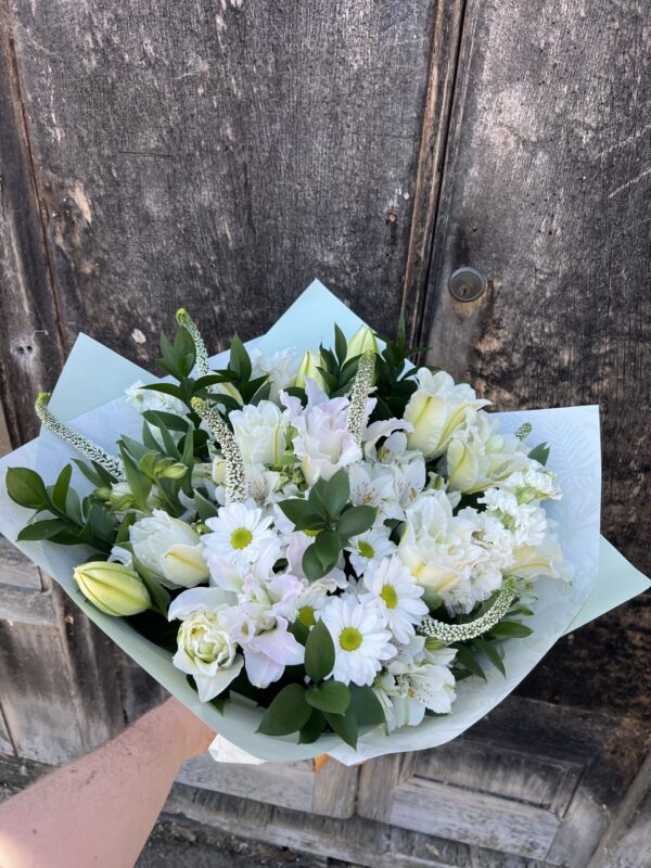 Super Dooper Geen & White Bouquet (seasonal) - Image 2